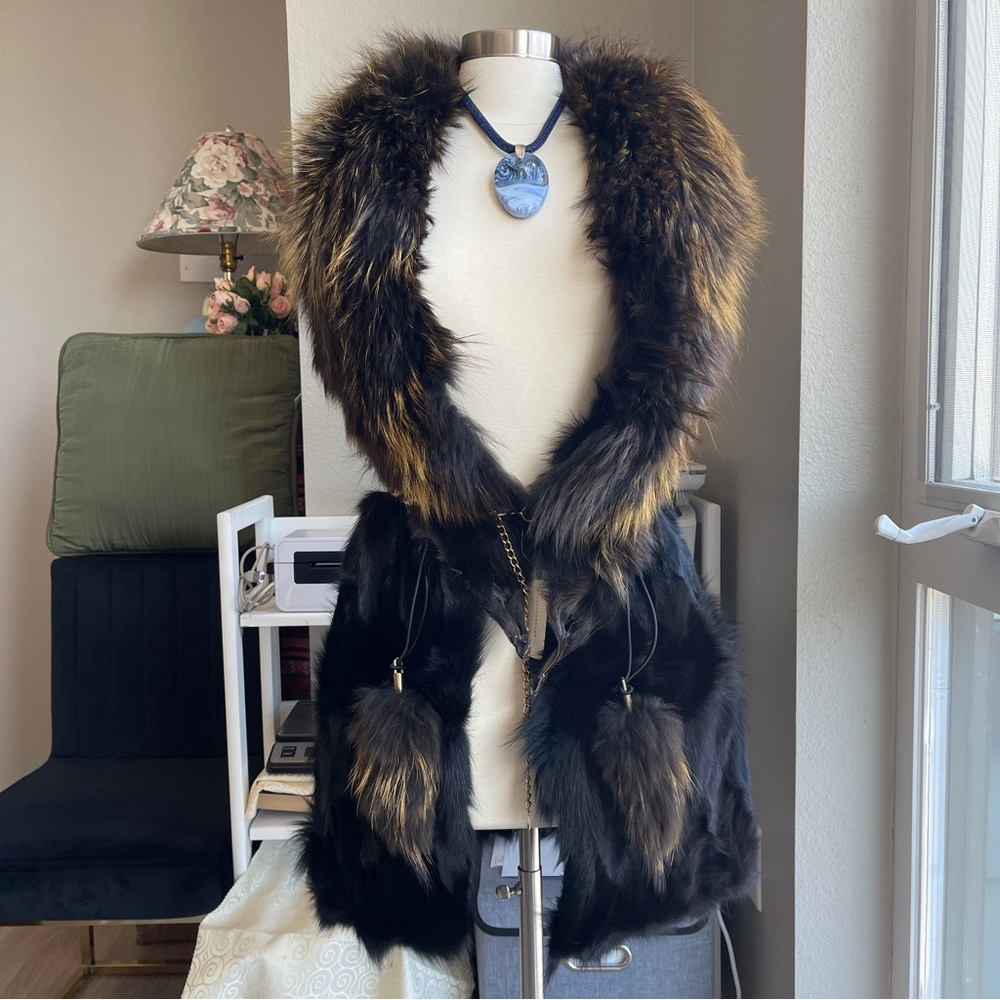 Size S Natural Fox Tuxedo Collar & Black Fox Fur Vest